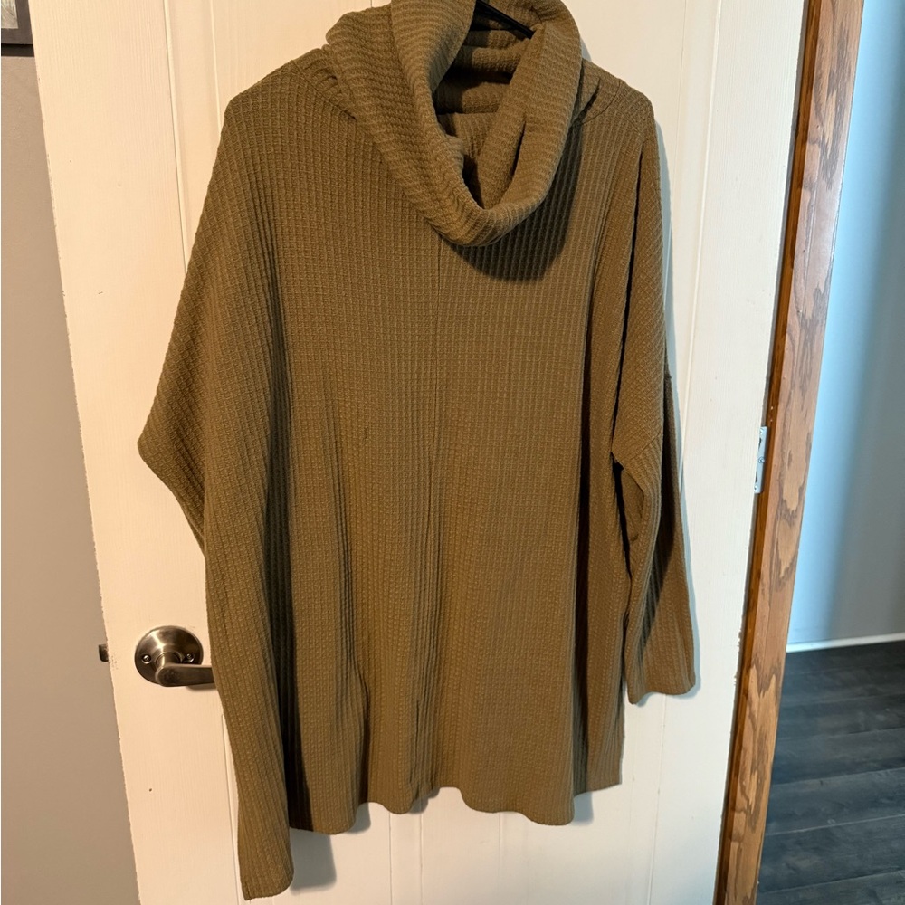 Zenana Outfitters Green Tunic Cowl Neck Top